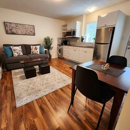 Adorable 1- Bedroom Suite In Langford Victoria Exterior photo